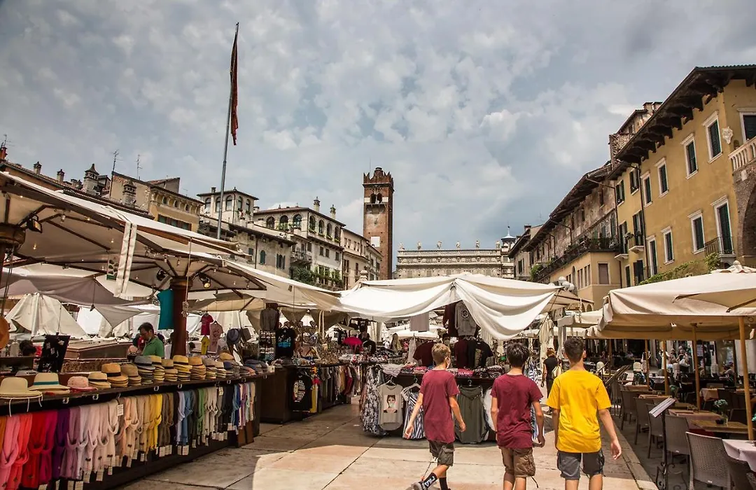 Aurelia Luxury - Piazza delle Erbe-1